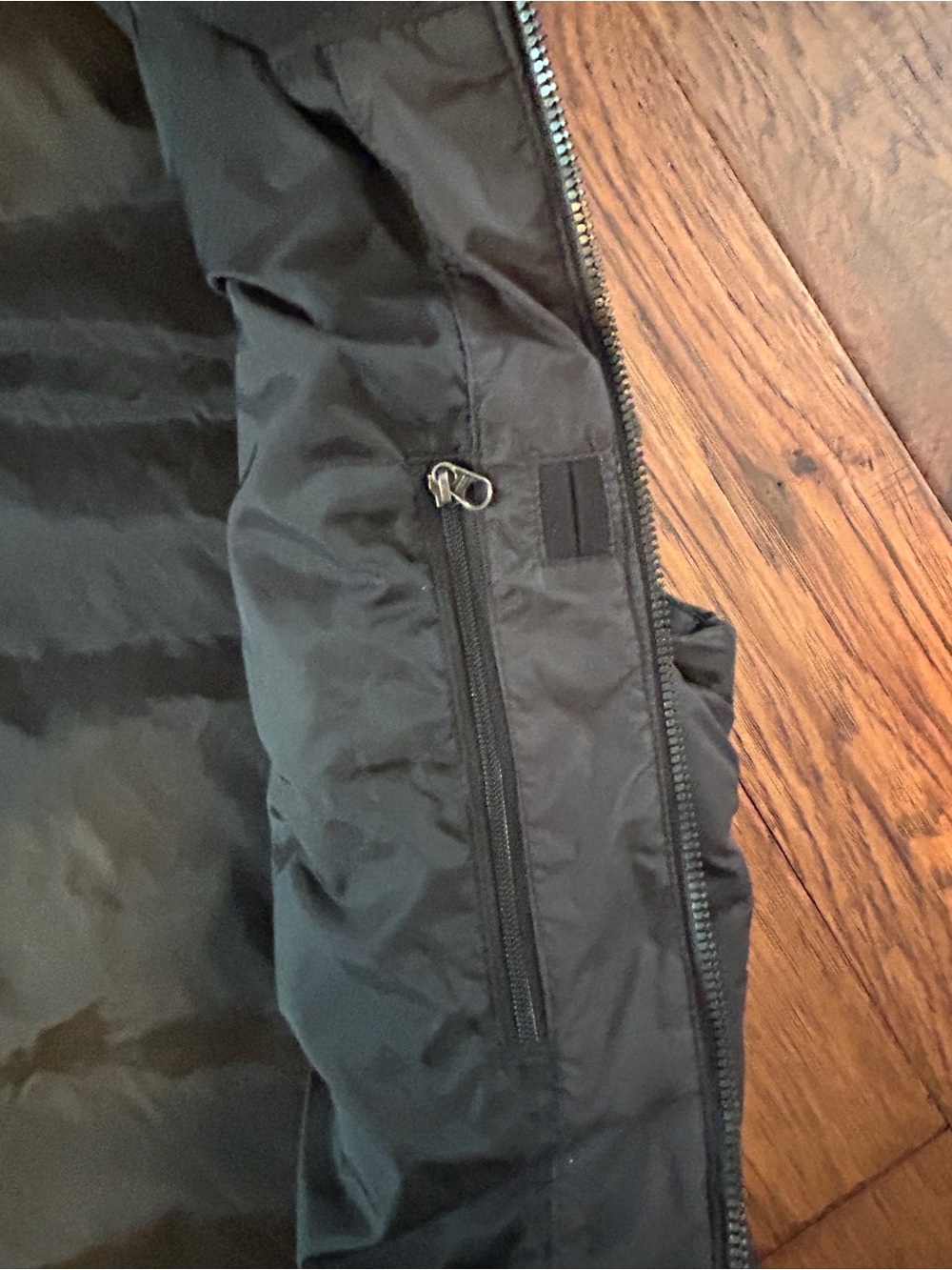 The North Face 550 Black Puffer Hooded Vest - Size XL - Good Condition - Picture 9 of 12